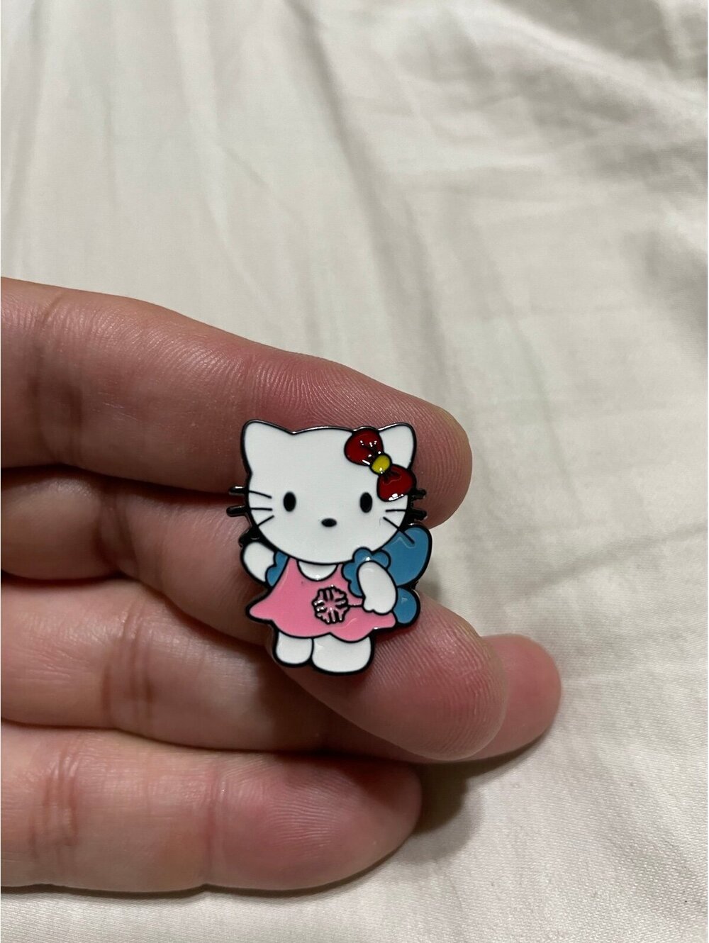 Hello kitty enamel pin brooch anime cute with backpack